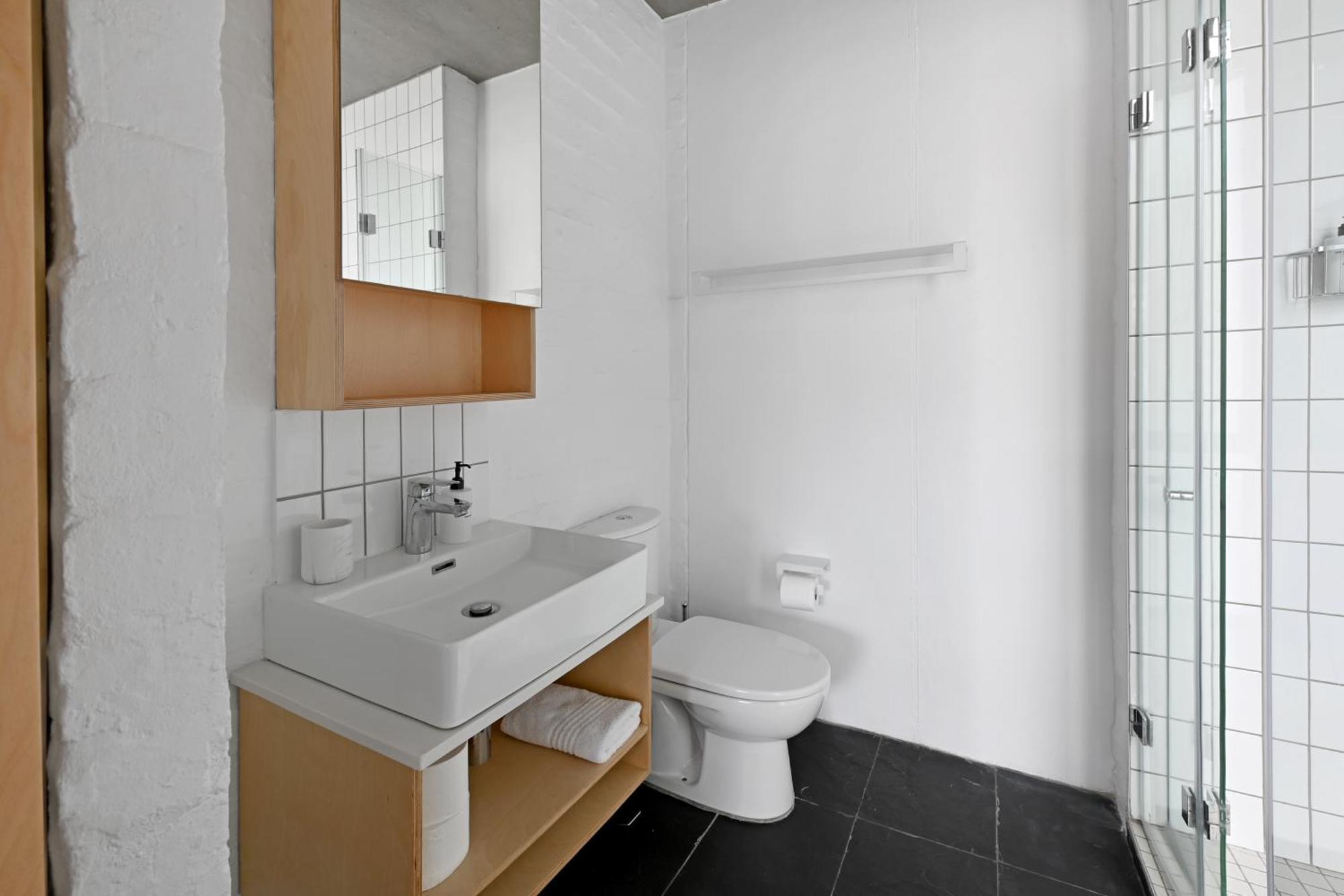 Apartment Bantry Bay 2bed 100m To