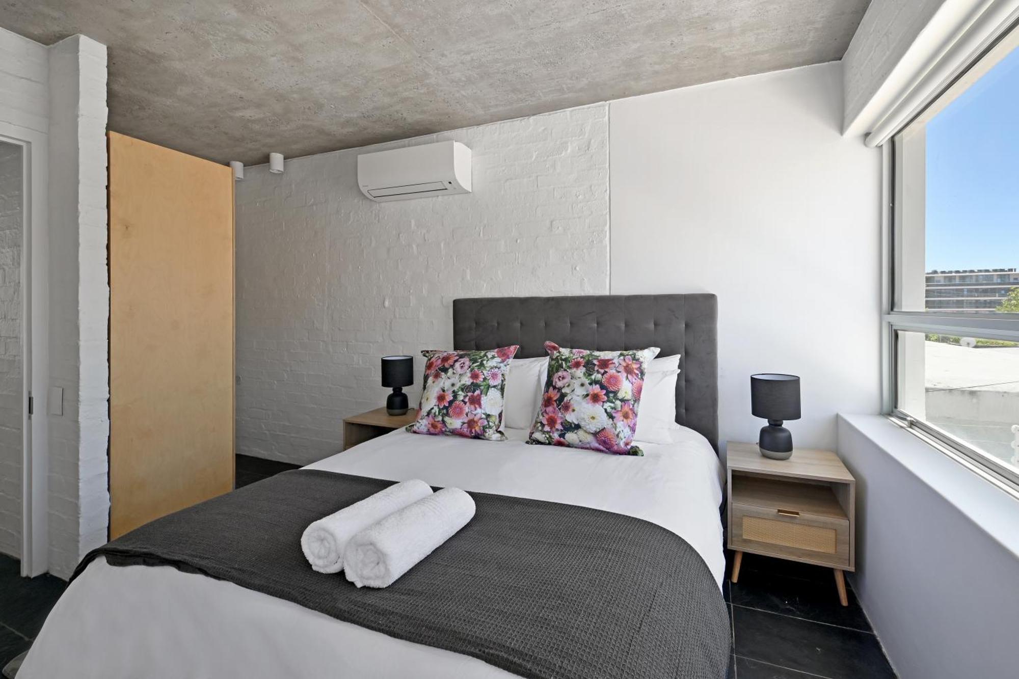 Apartment Bantry Bay 2bed 100m To
