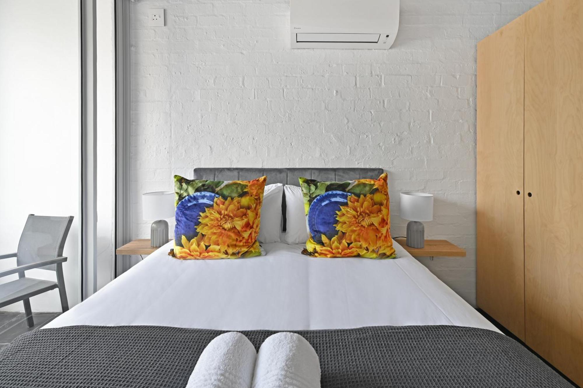Bantry Bay 2bed 100m To Apartment *