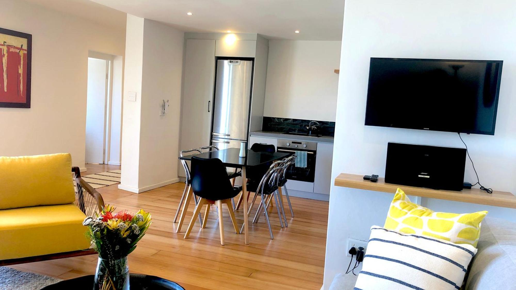 Mountain And Harbour Views - Grand Vue Holiday home Cape Town
