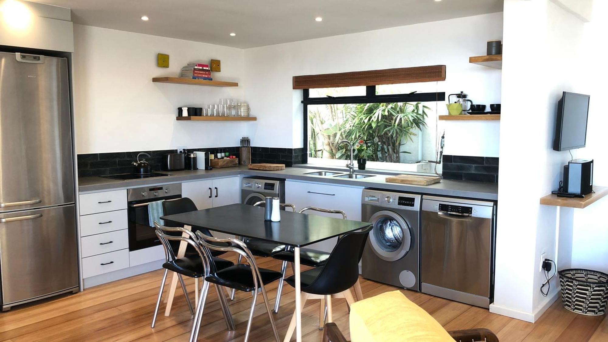Mountain And Harbour Views - Grand Vue Holiday home *