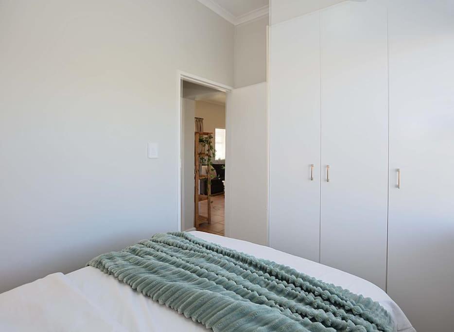 Apartment Lovely 2 Bedroom Ocean Lookout