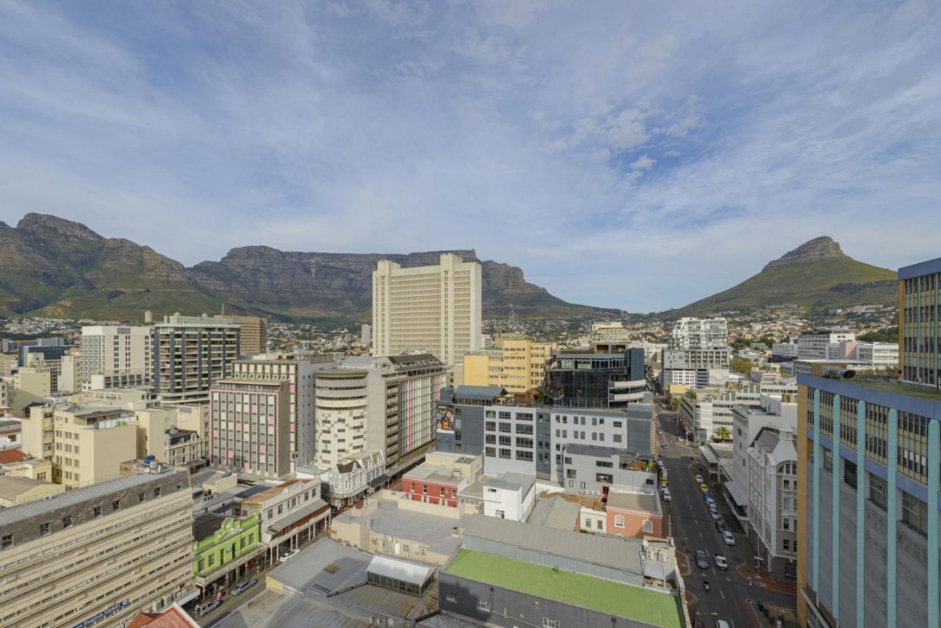Apartment In The Heart Of Action - Discover, Explore, Relax Cape Town