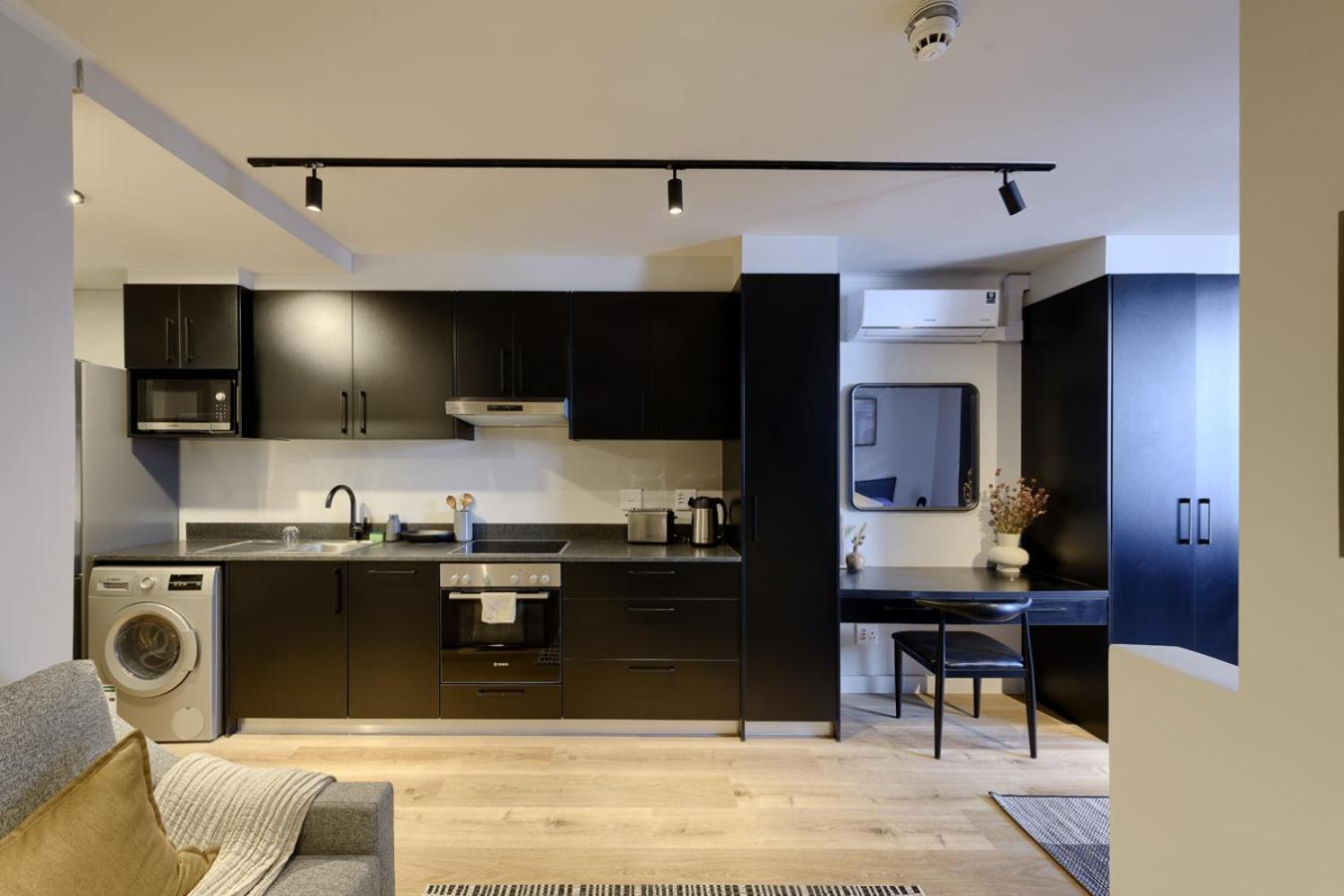 Apartment In The Heart Of Action - Discover, Explore, Relax Cape Town