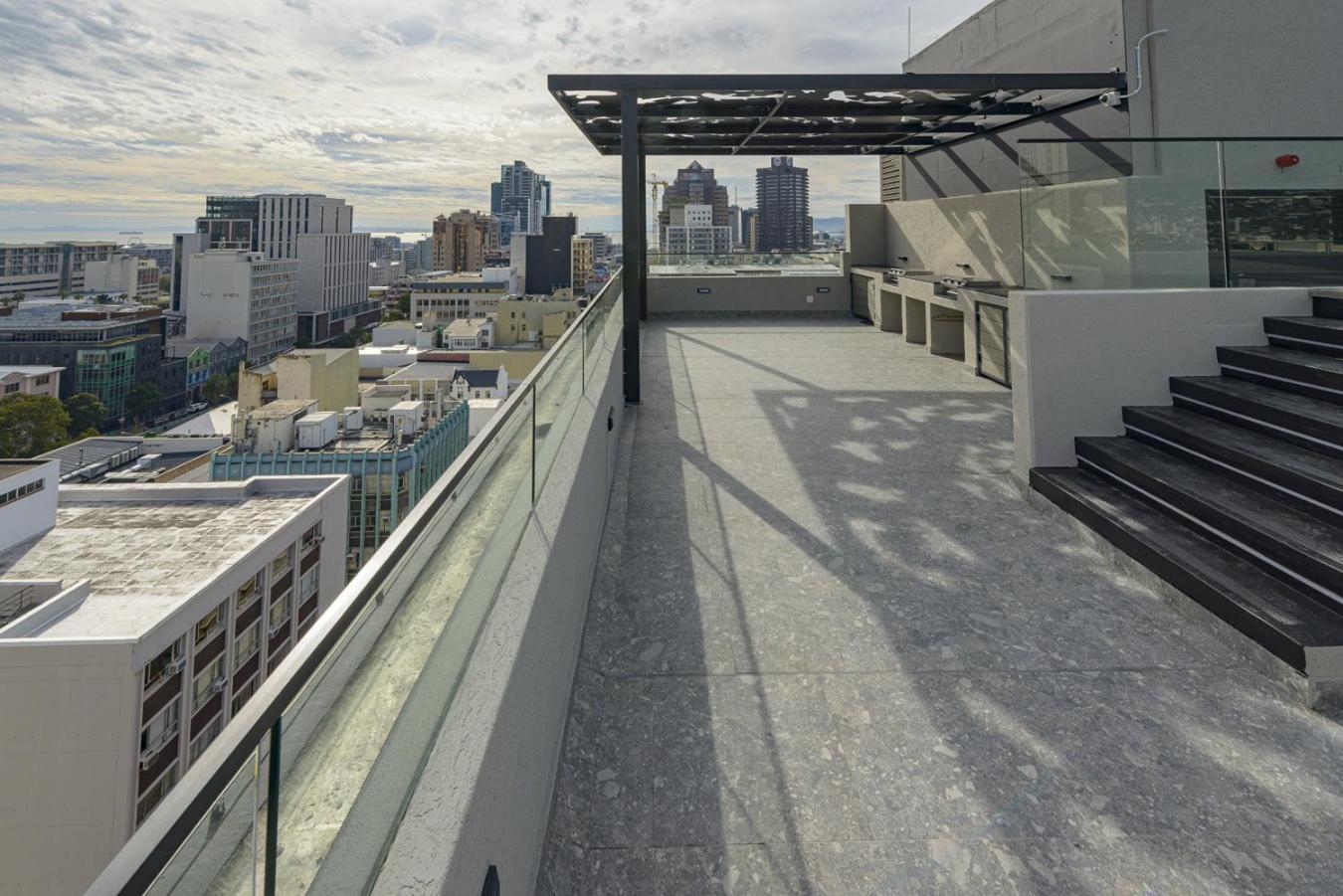 In The Heart Of Action - Discover, Explore, Relax Apartment Cape Town