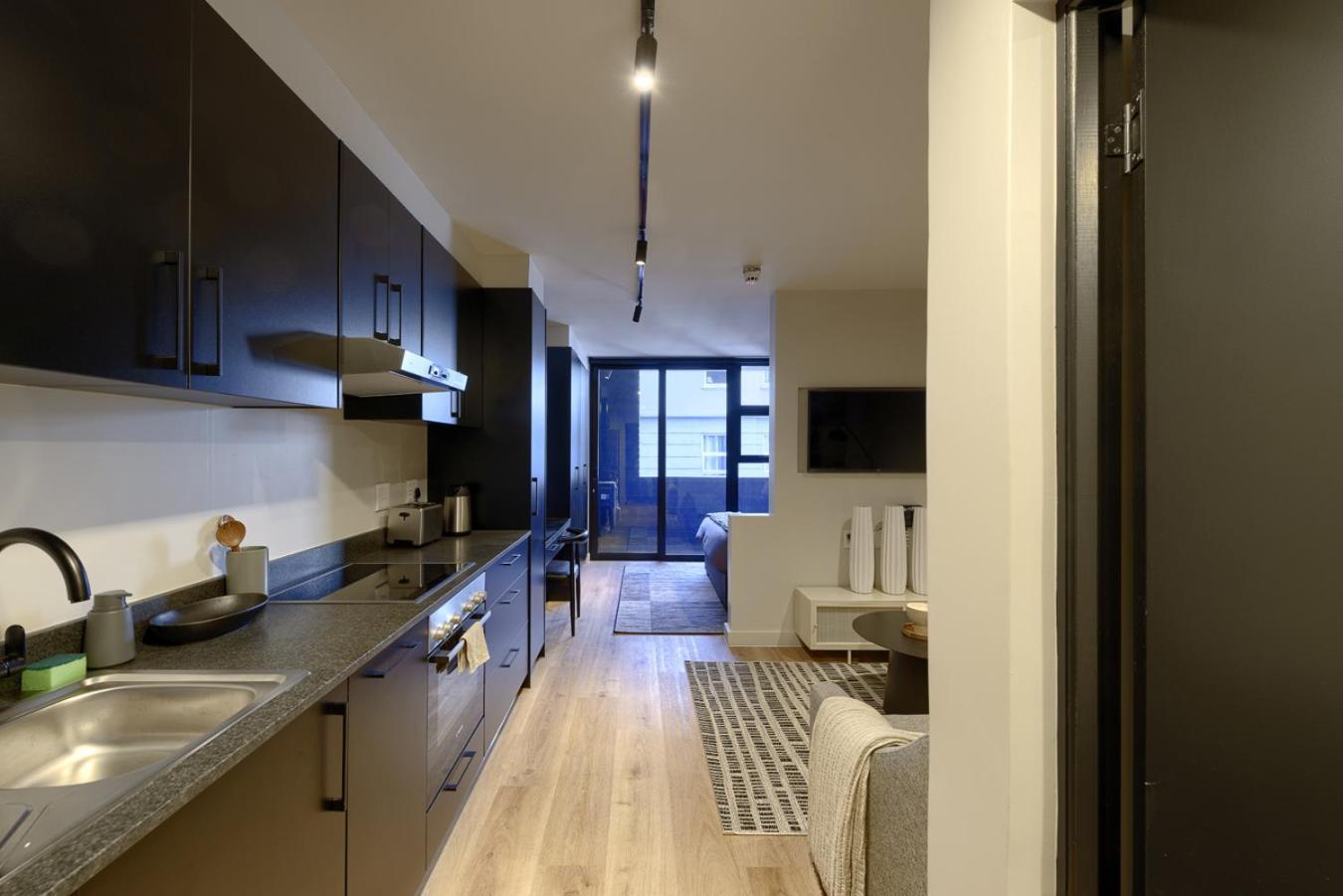 In The Heart Of Action - Discover, Explore, Relax Apartment
