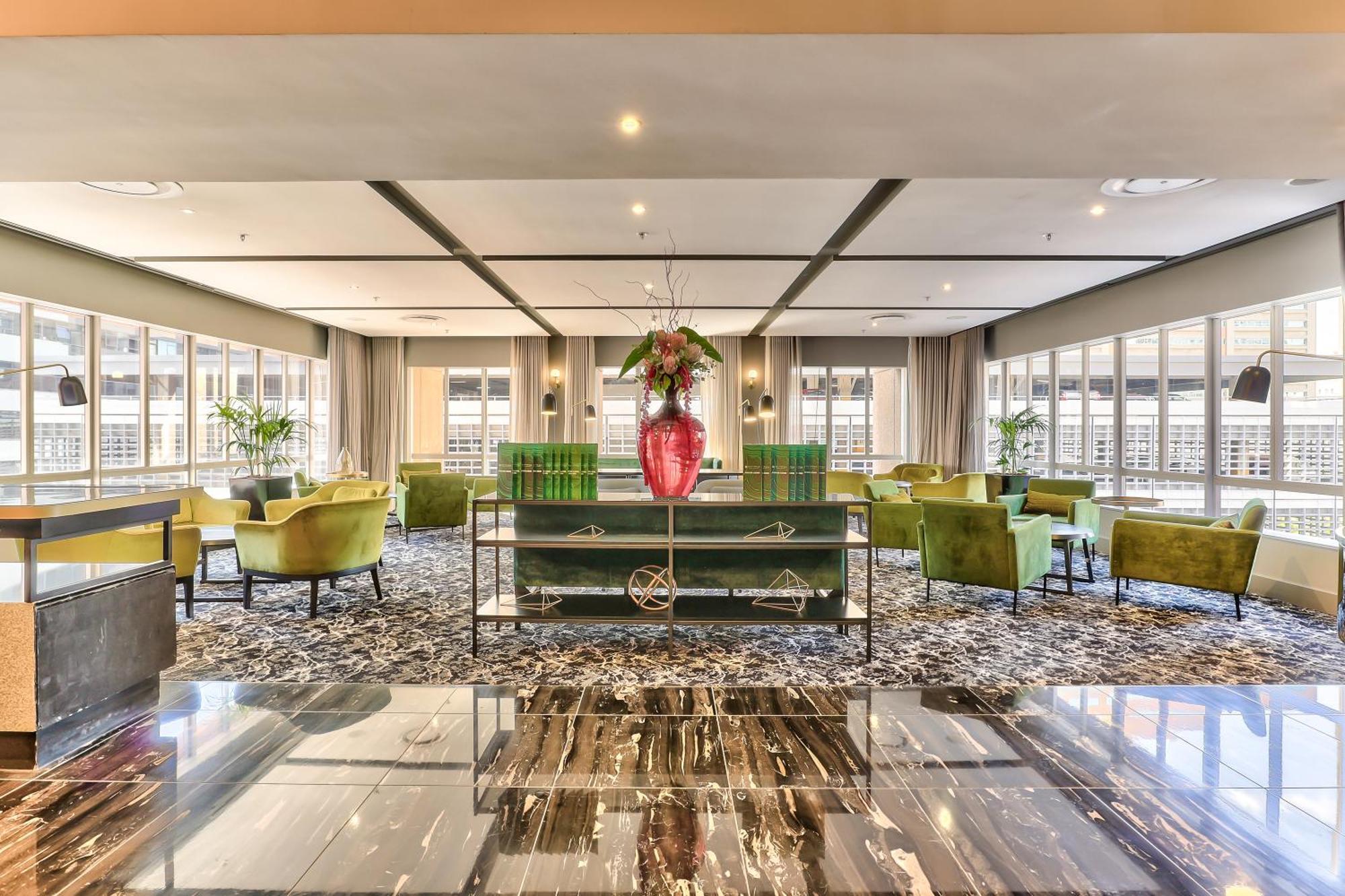 Apartment Urban Oasis Suite- Modern Comfort Meets Lux Cape Town