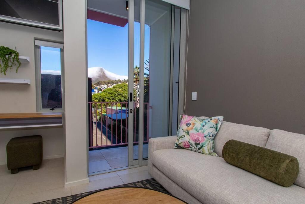 Living In The Rose De Waterkant. Apartment *