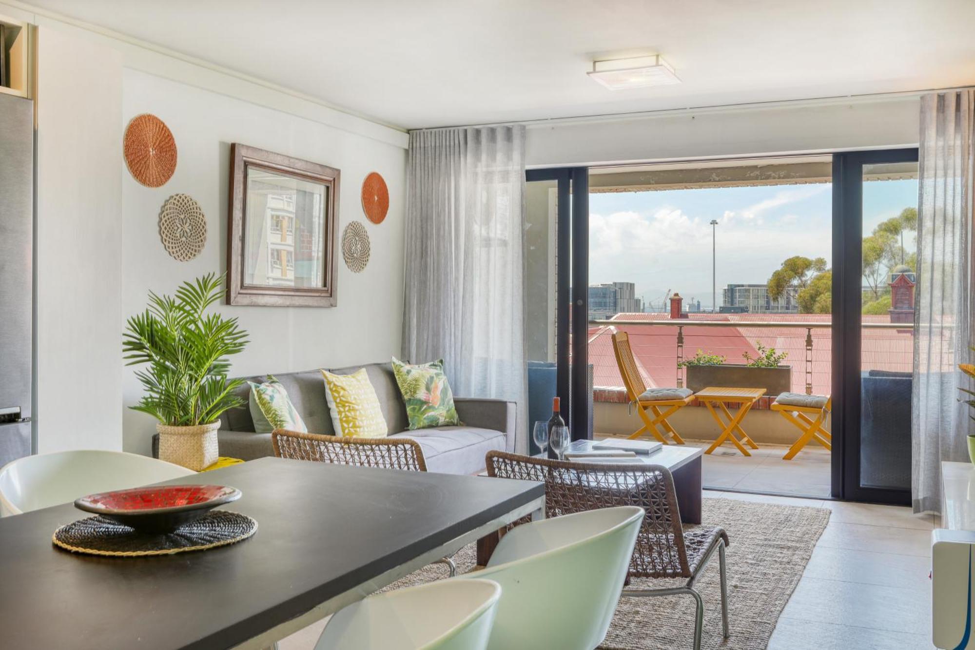 Authentic Near The Waterfront *