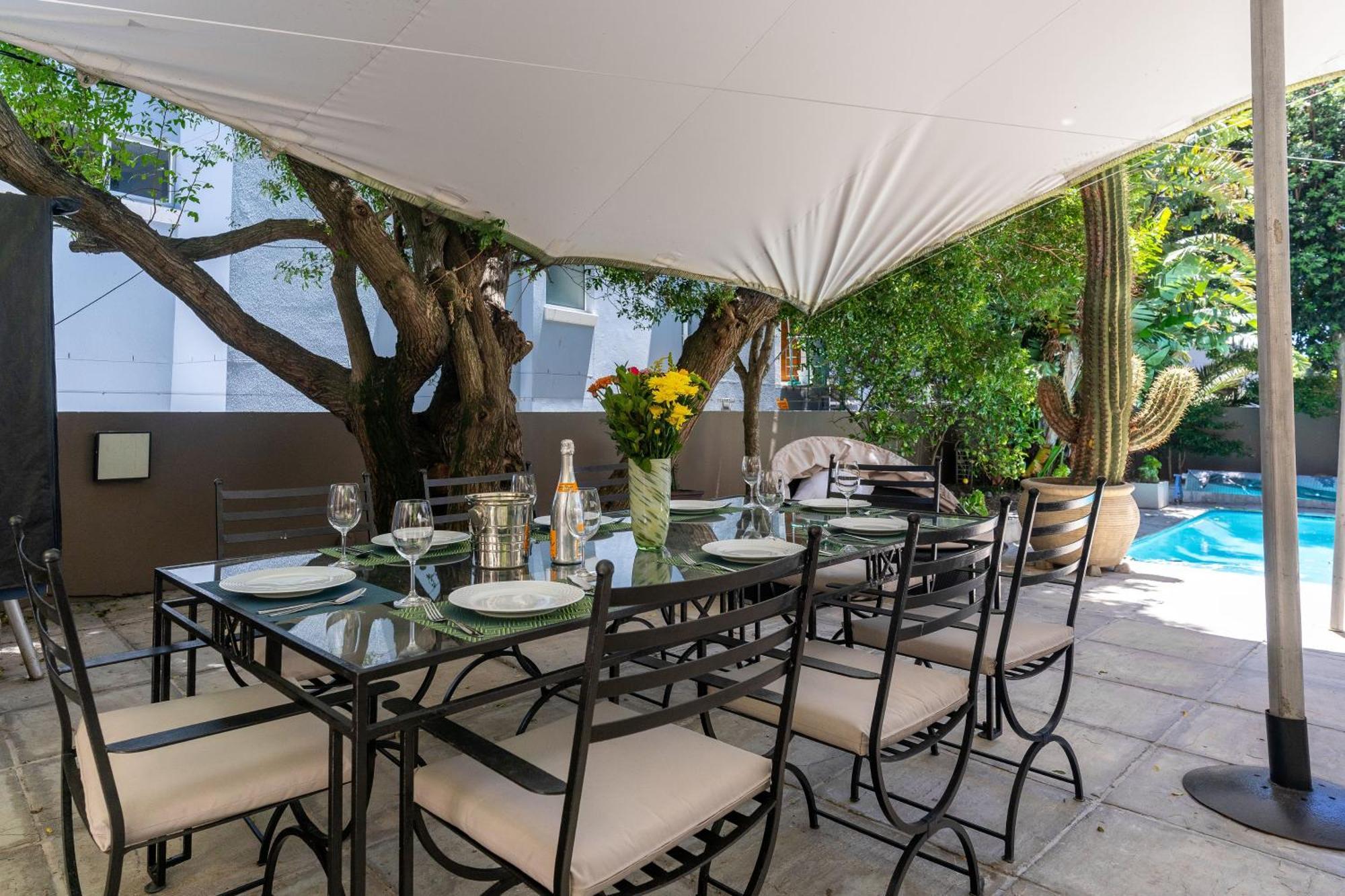 Something Special In Glitzy Camps Bay Holiday home
