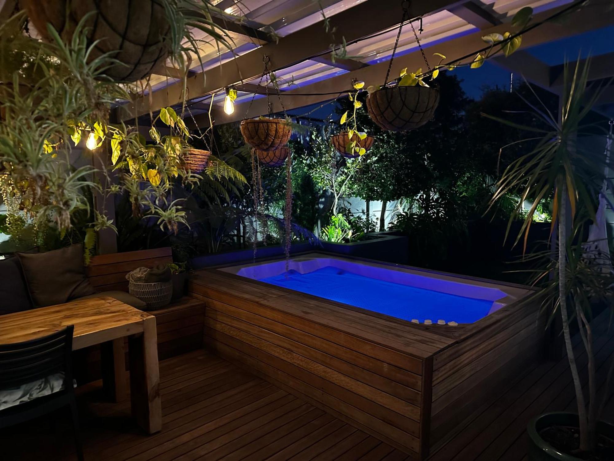 Hot Tub Getaway Just Minutes From Blouberg Beach * Cape Town