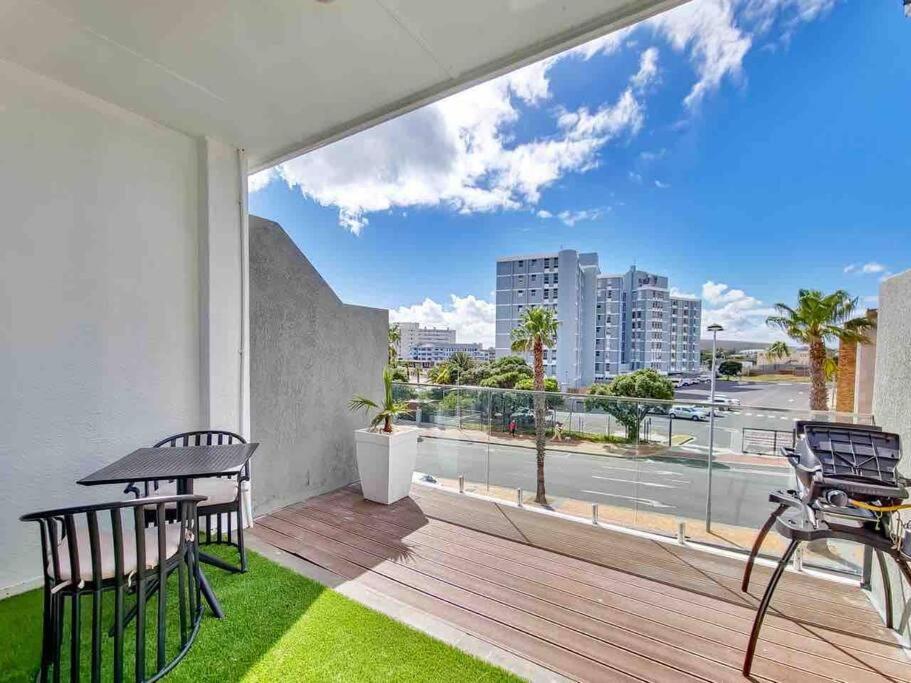 Apartment Footsteps To Promenade +inverter + Pets *