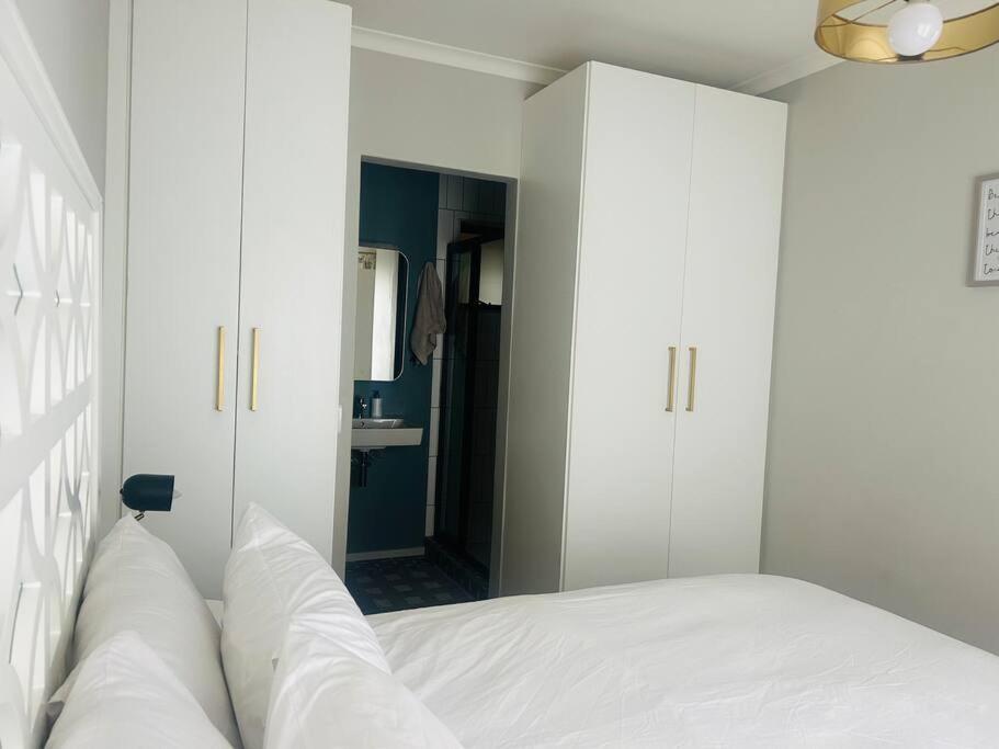 Apartment Umzy Blouberg Cape Town