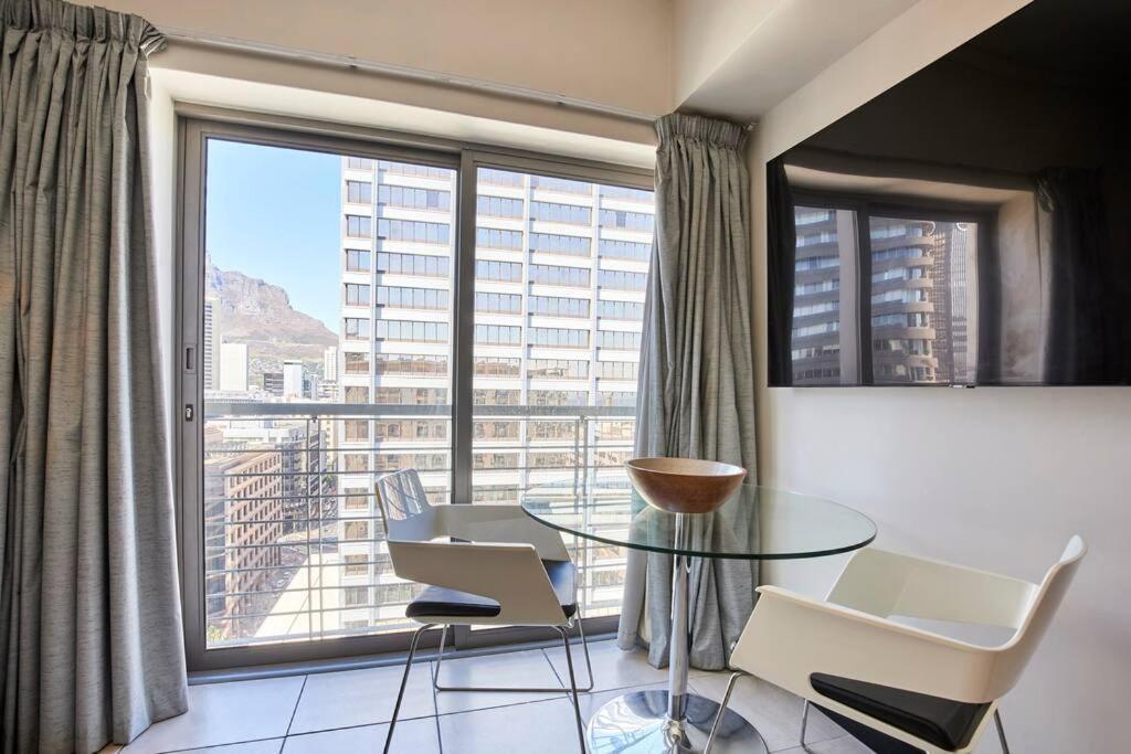 Icon Centre - No Load Shedding! Apartment *