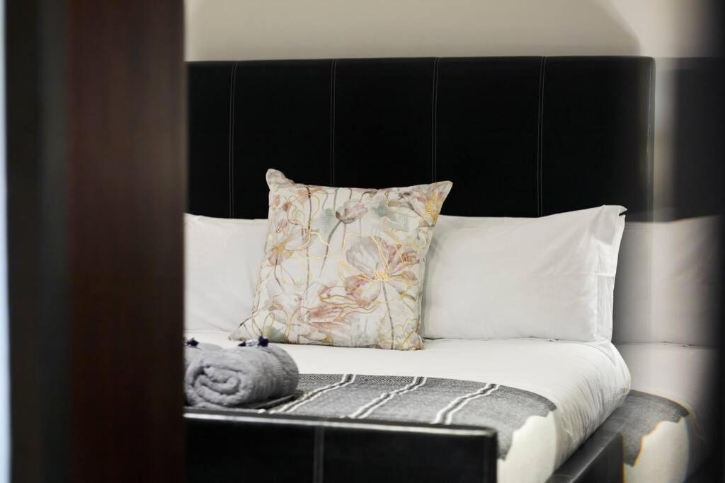 Icon Centre - No Load Shedding! Apartment