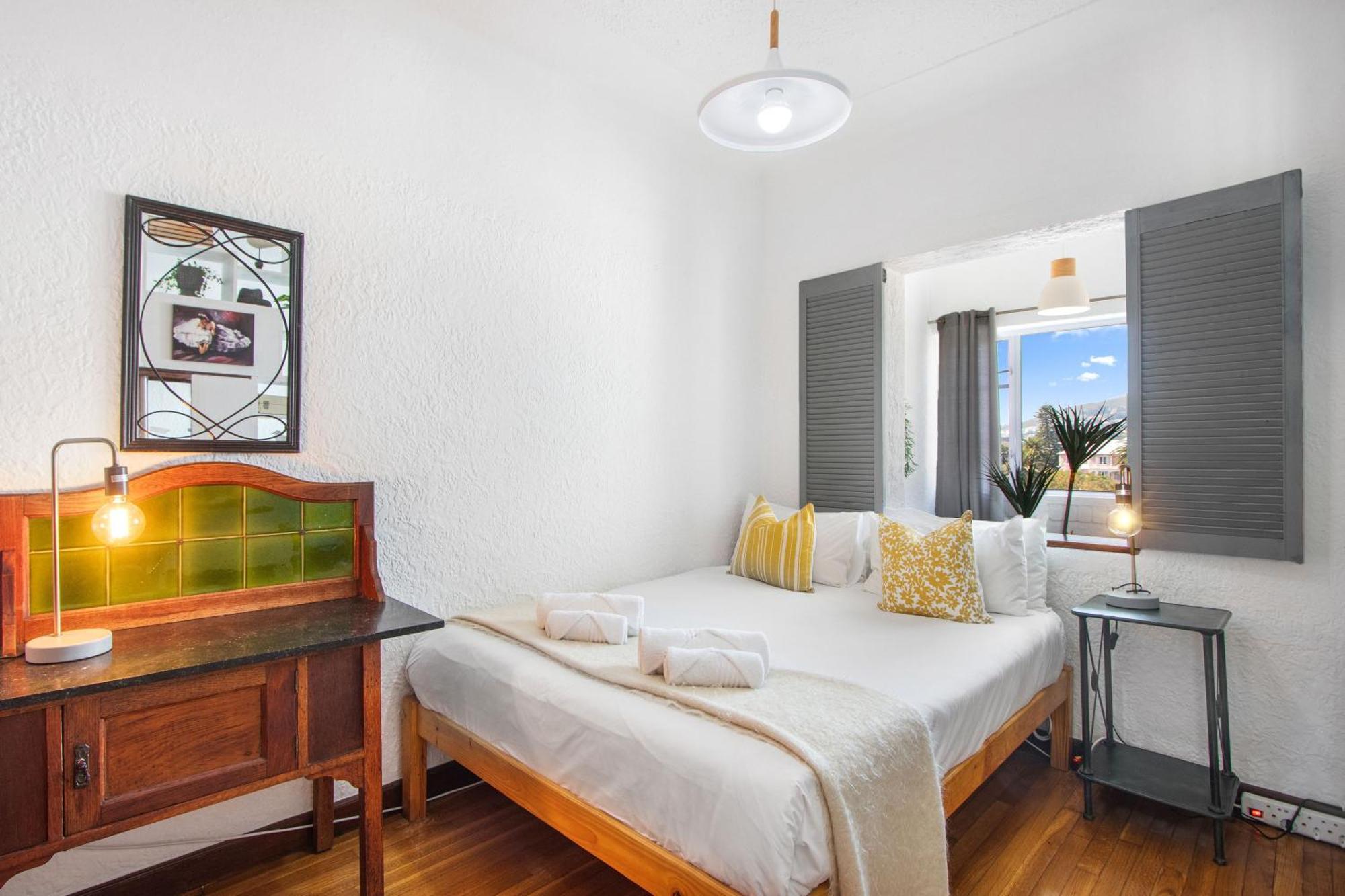 Langholm 45 On Kloof By Host Agents *