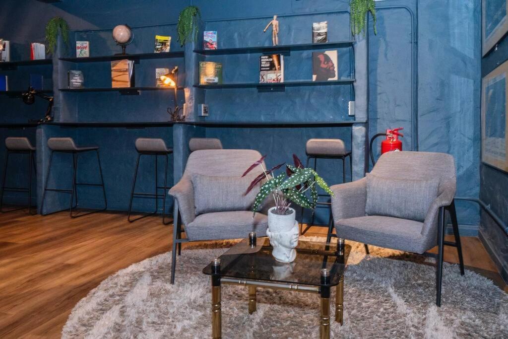 Chic Blackbrick *