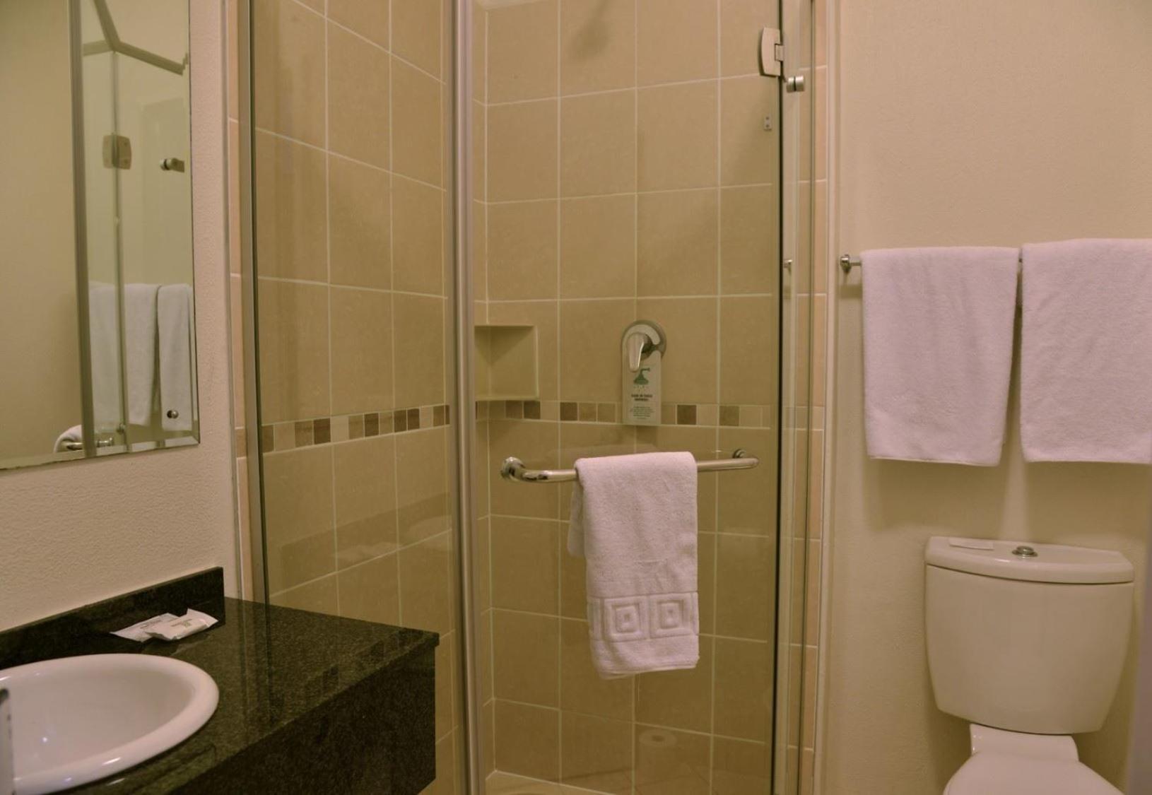 Roadlodge International Airport -booked Easy * Cape Town