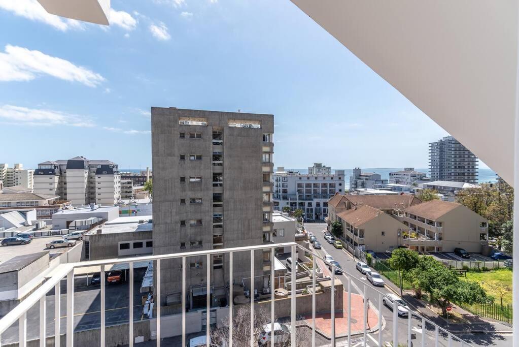 Apartment Sunny Seapoint Walk To & Cafes
