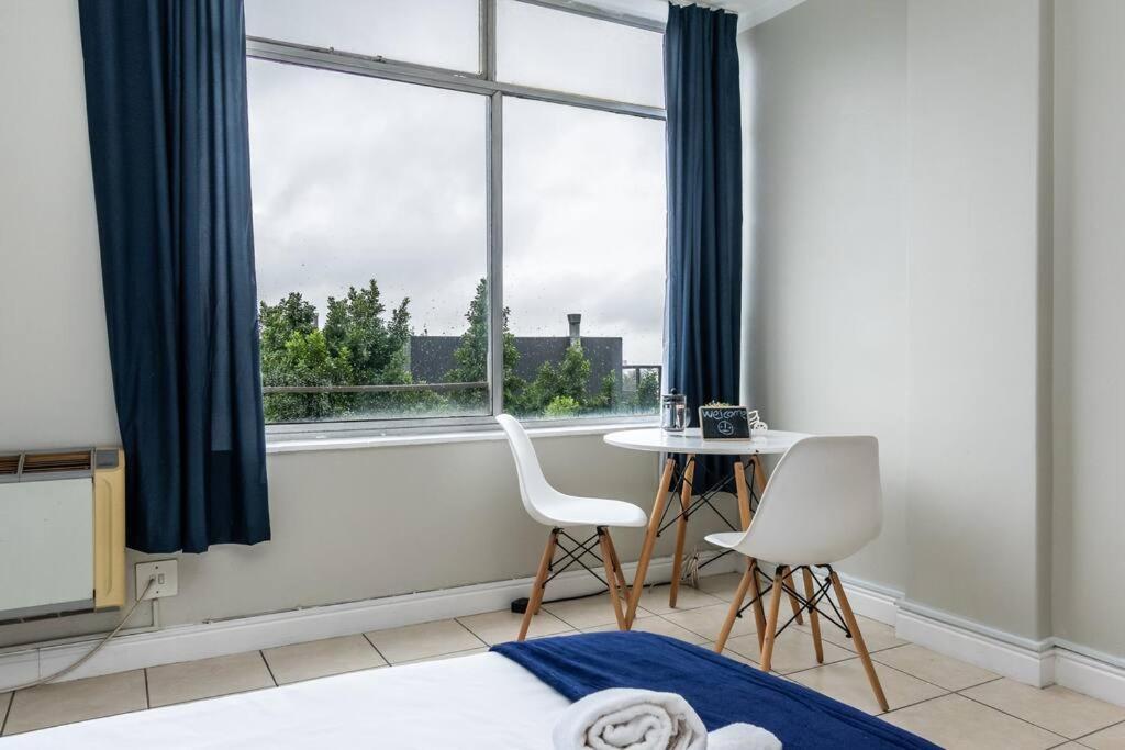 Kloof Street-heart Of The With Parking And Netflix Apartment