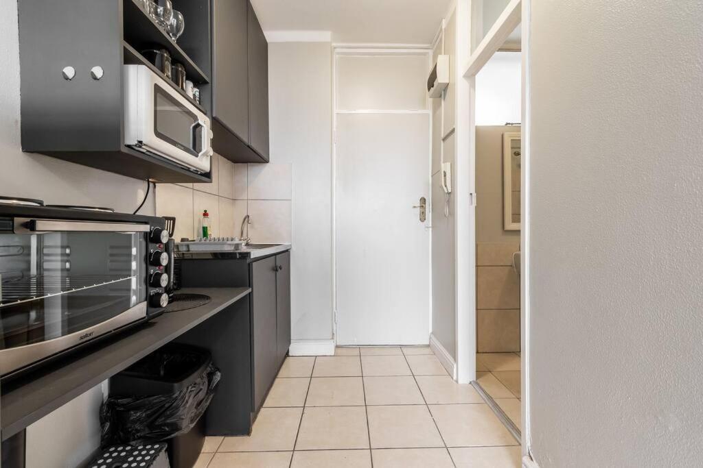 Kloof Street-heart Of The With Parking And Netflix Apartment *