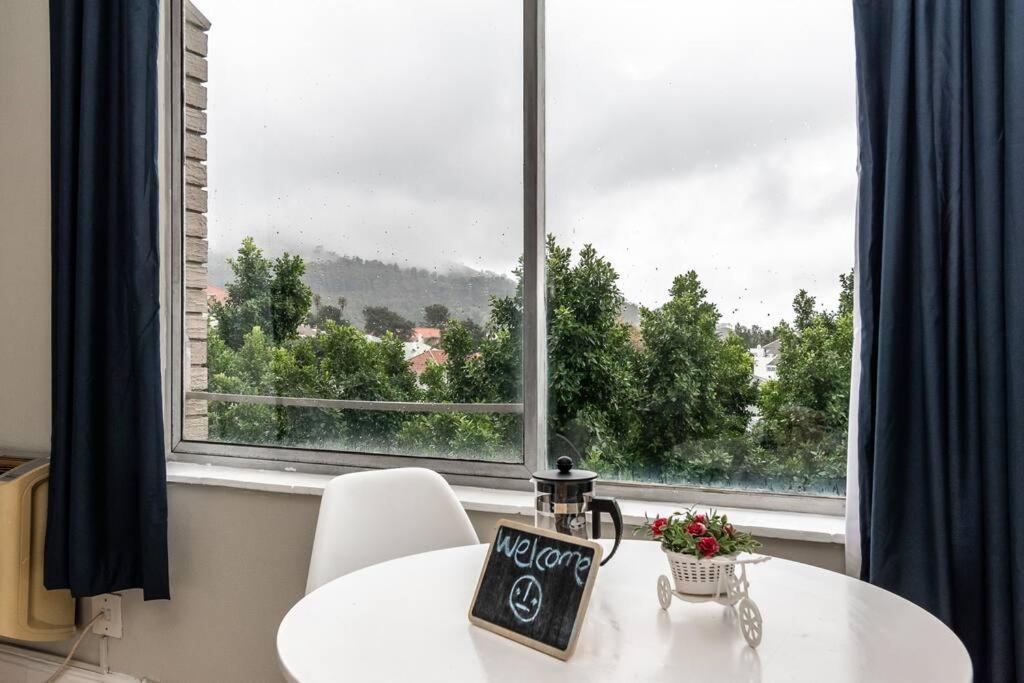 Kloof Street-heart Of The With Parking And Netflix Apartment Cape Town