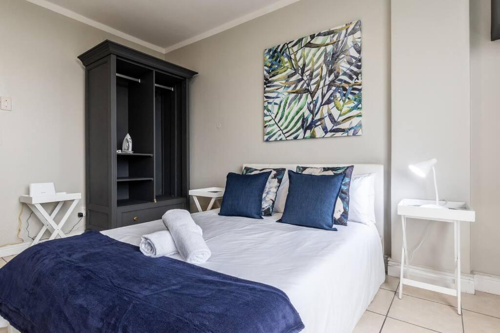Kloof Street-heart Of The With Parking And Netflix * Cape Town