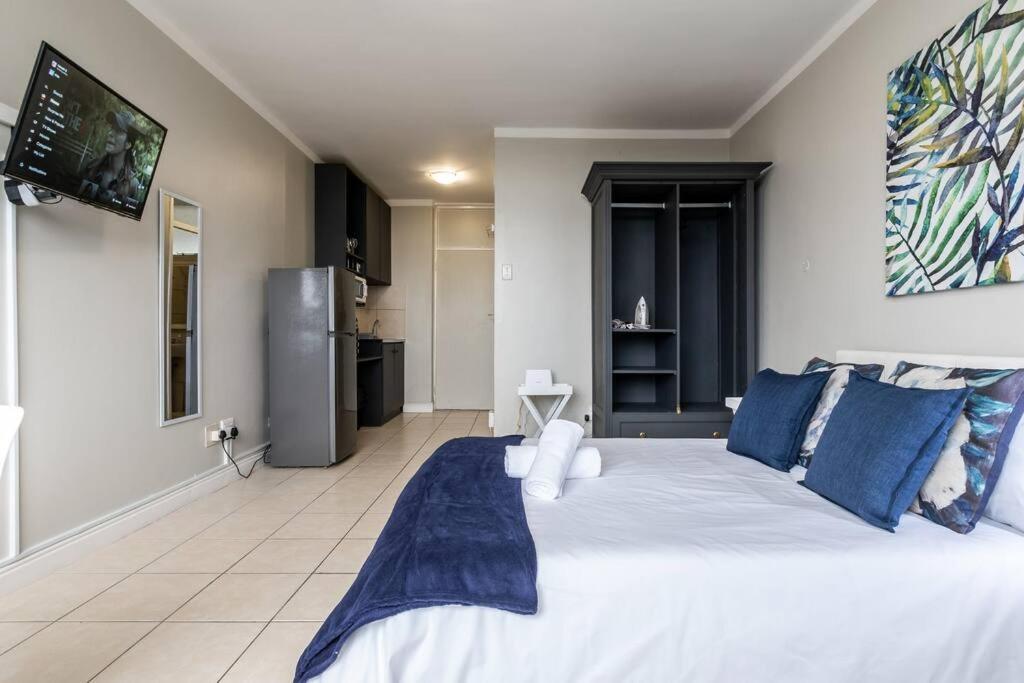 Kloof Street-heart Of The With Parking And Netflix Apartment *