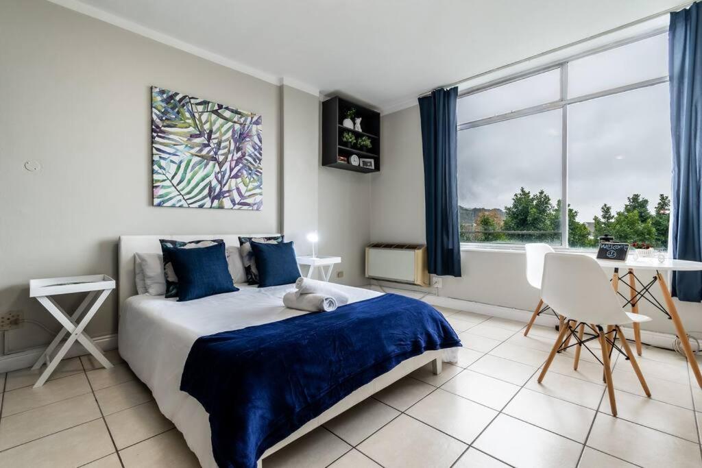 Apartment Kloof Street-heart Of The With Parking And Netflix *