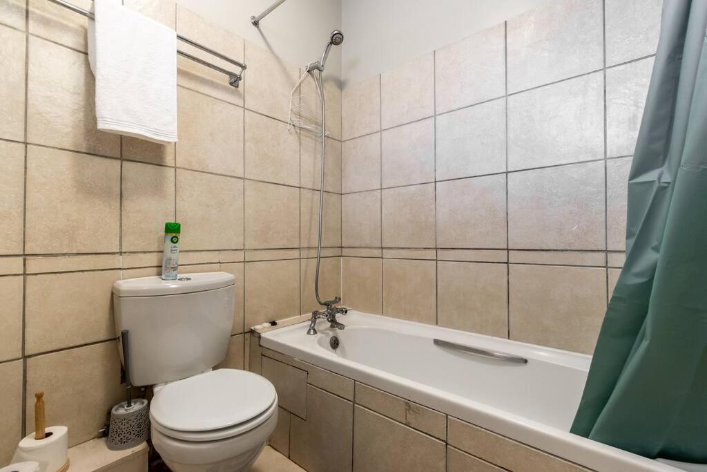 Apartment Kloof Street-heart Of The With Parking And Netflix Cape Town