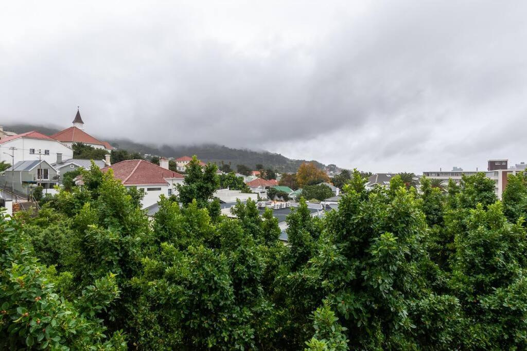 Apartment Kloof Street-heart Of The With Parking And Netflix Cape Town