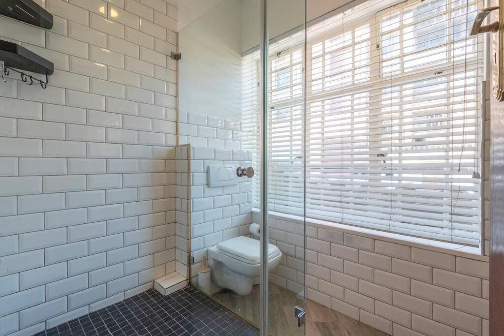 Market House Hideaway *