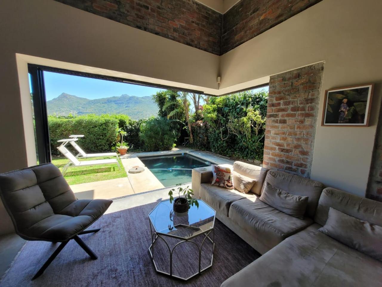 La Hacienda - Modern, Bright, Stylish House With Private Pool