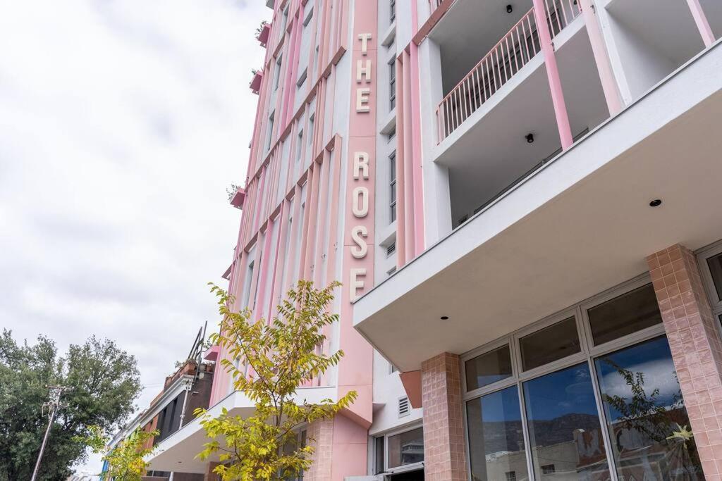 The Rose 710: Floor Aprt With Balcony *