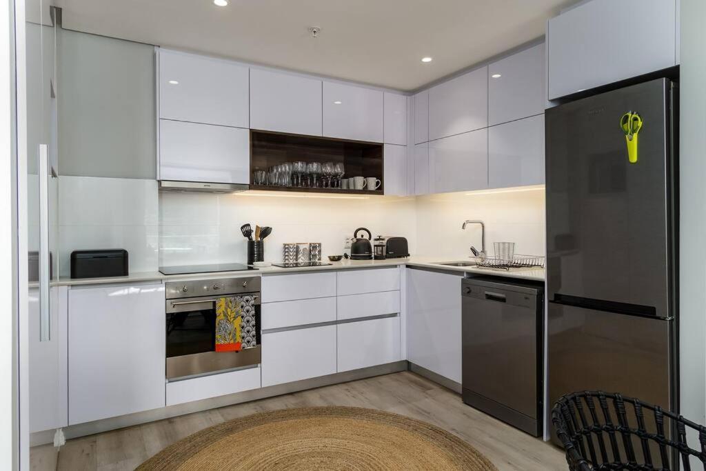 Luxury 2 Bed Corner Apartment *