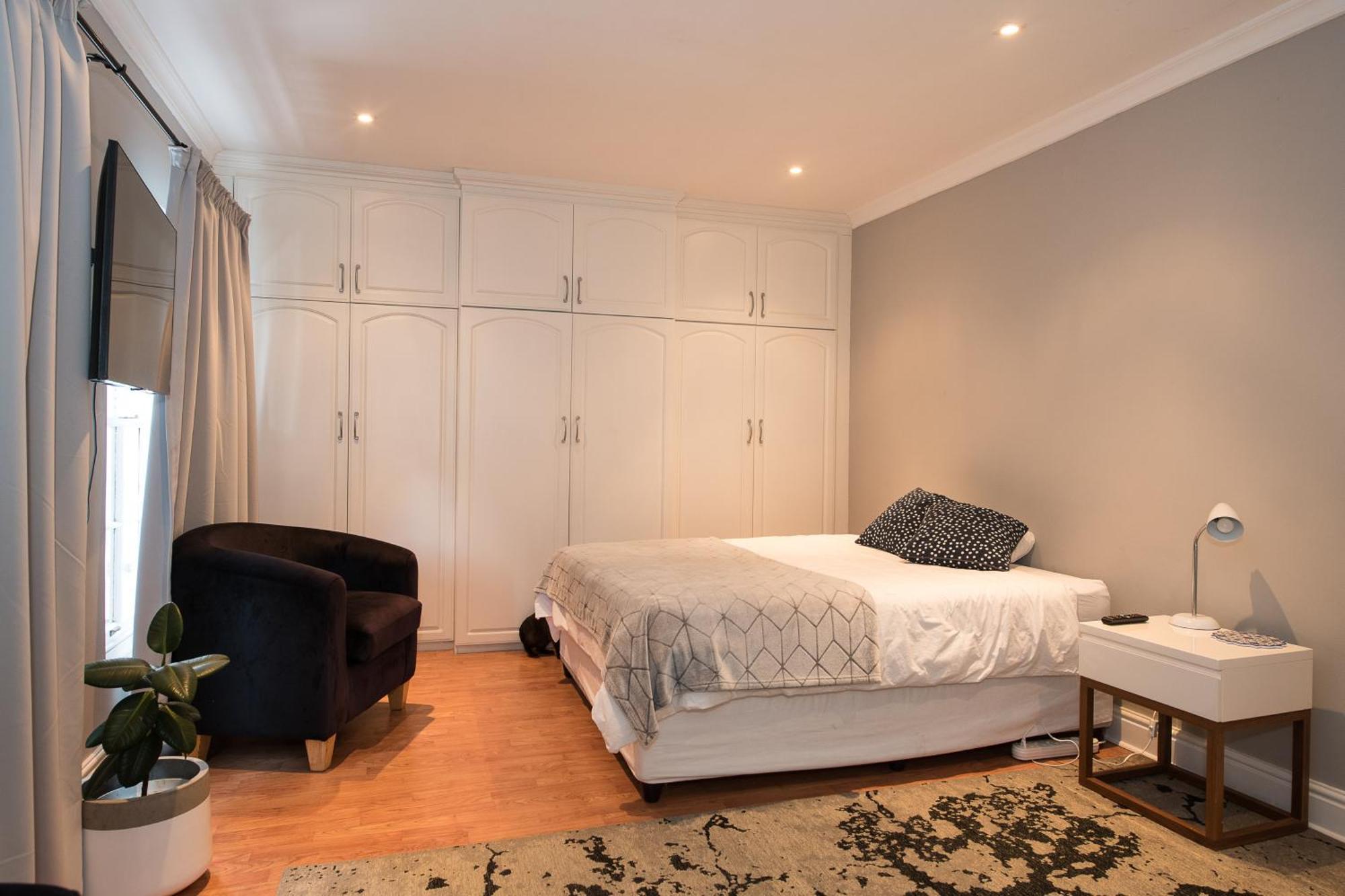 Apartment Beautiful Garden Flat Cape Town