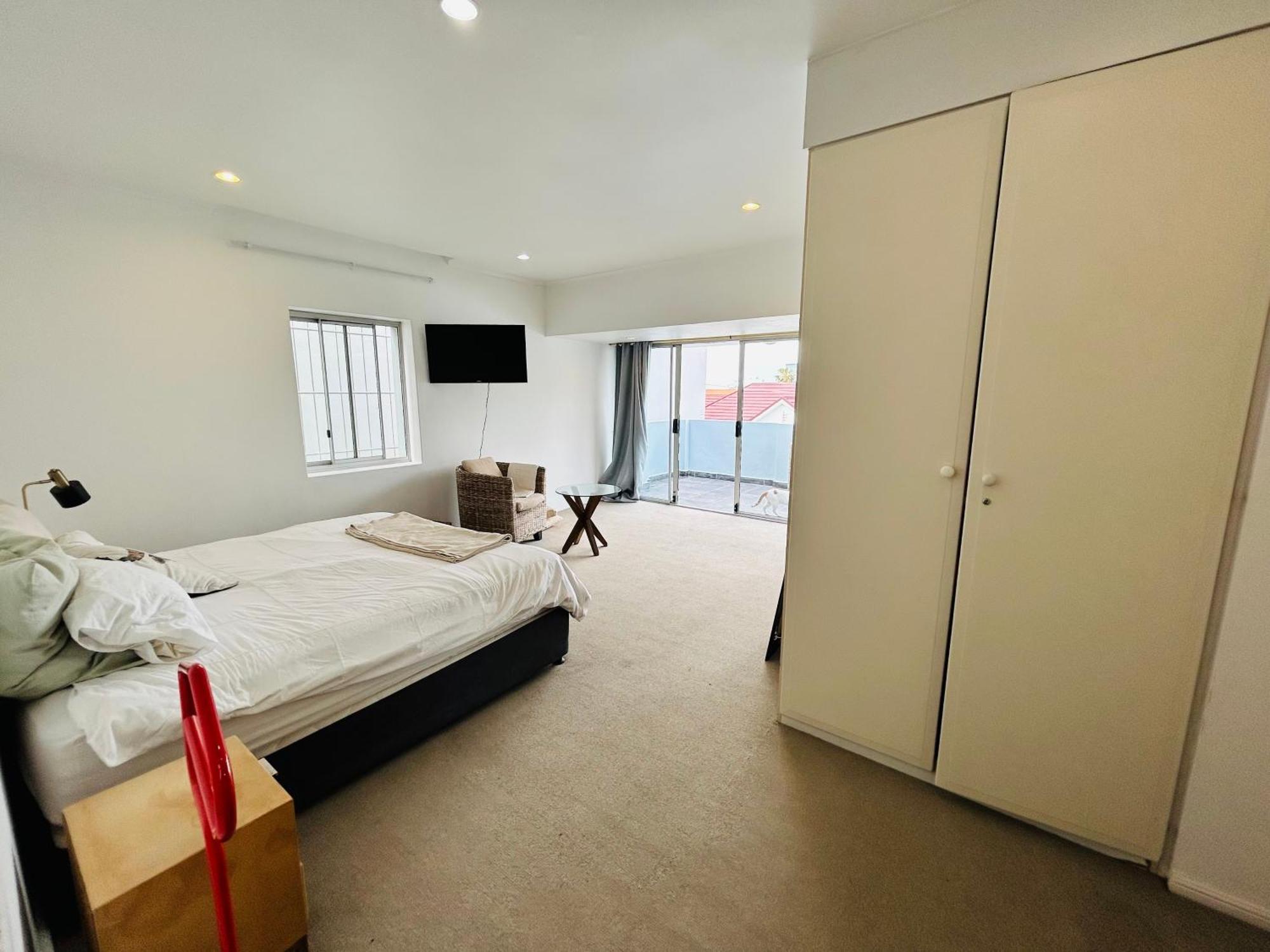 26 Queens Road * Cape Town