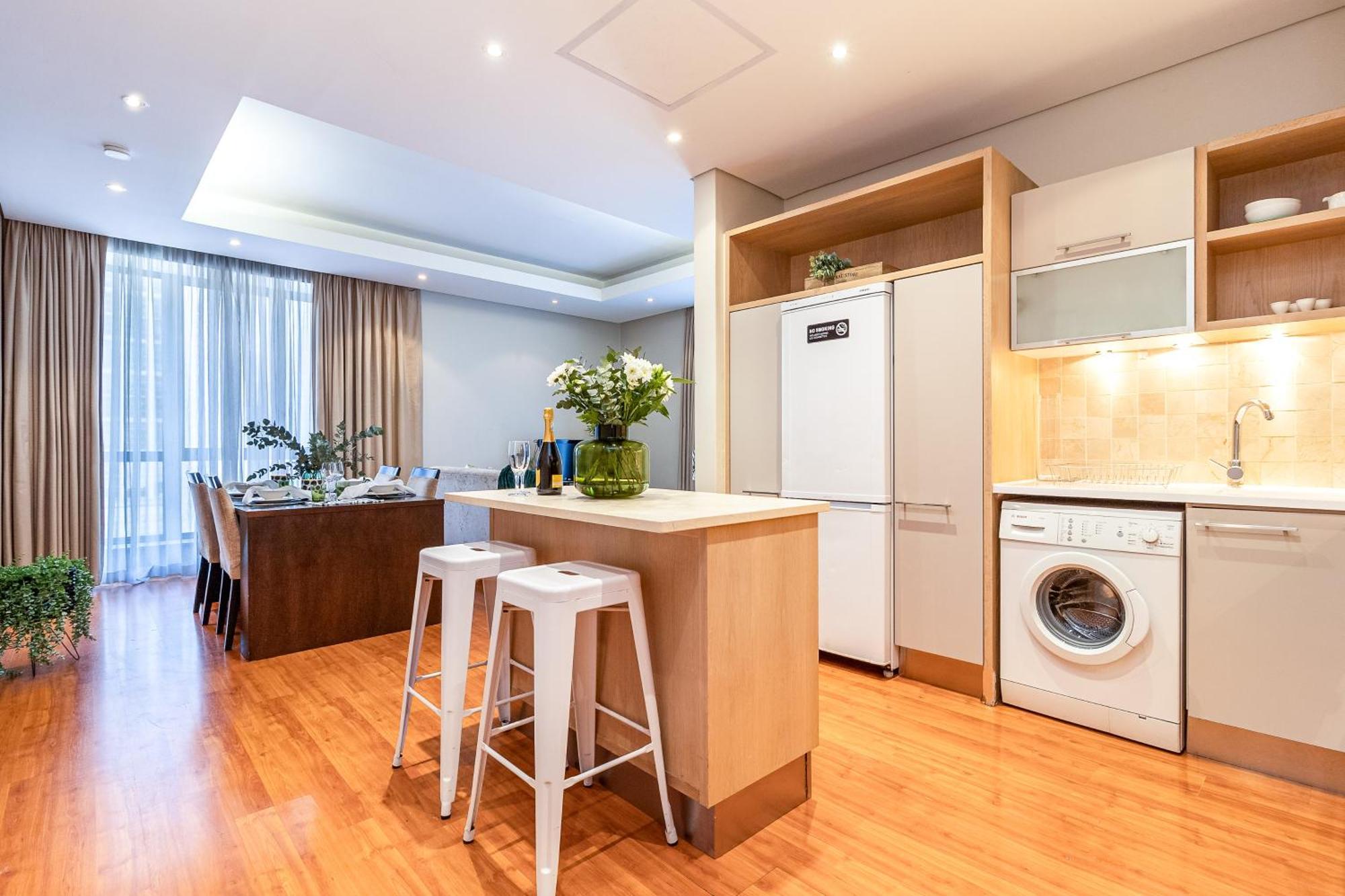 2 Bedroom Unit In Centre * Cape Town