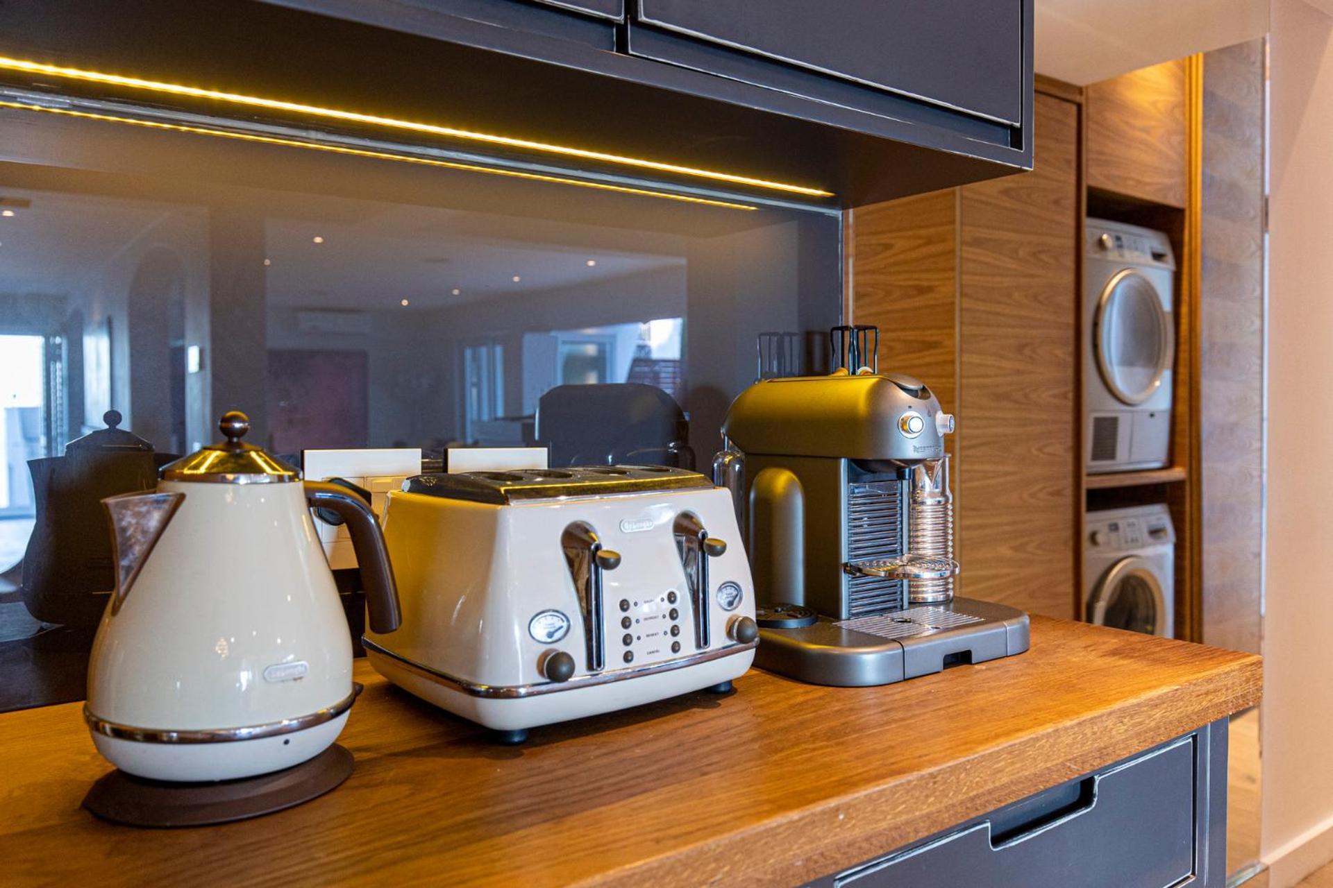Clifton Yolo Spaces - Clifton Private * Cape Town