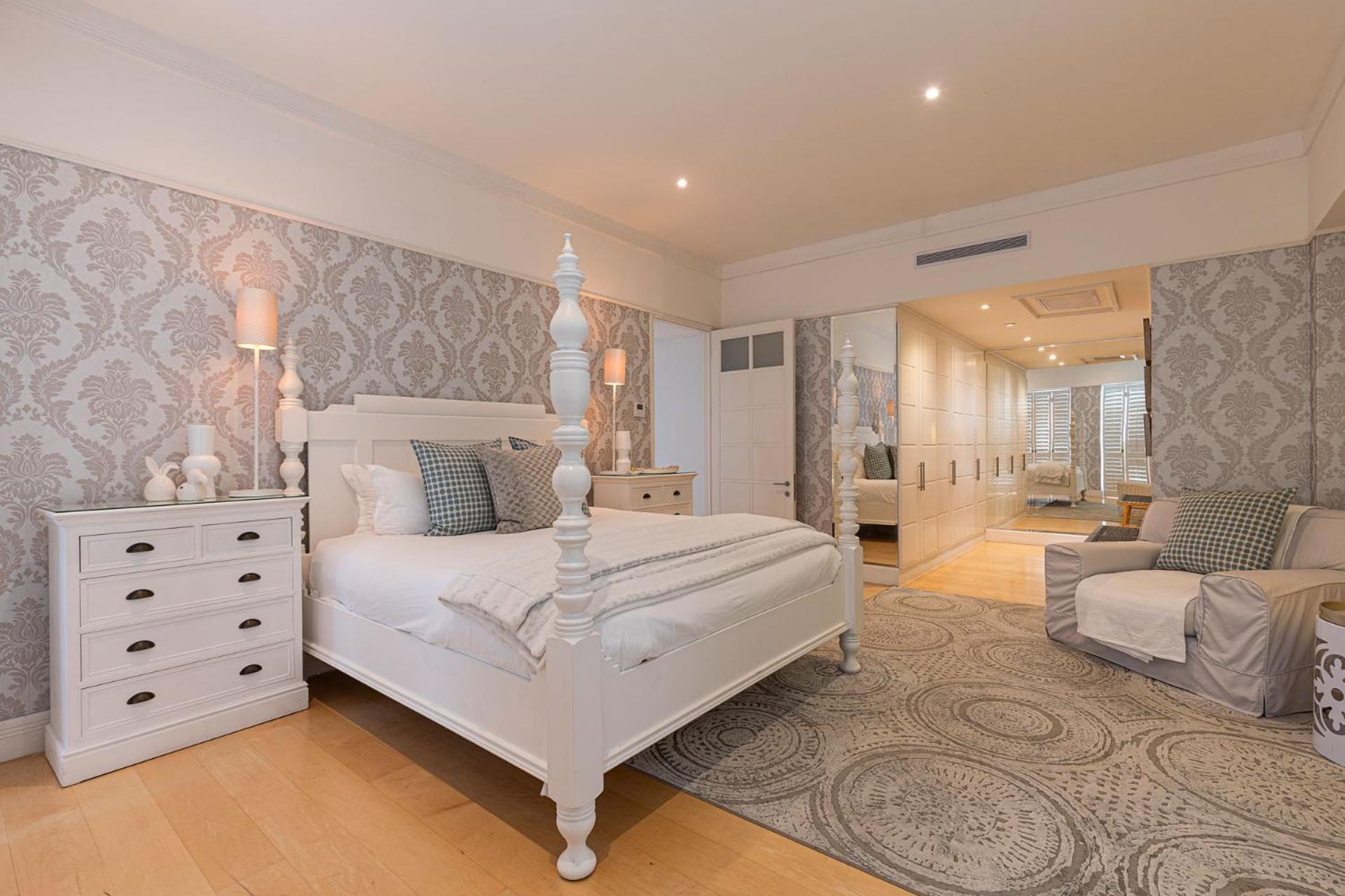 Clifton Yolo Spaces - Clifton Mansion Guest house Cape Town