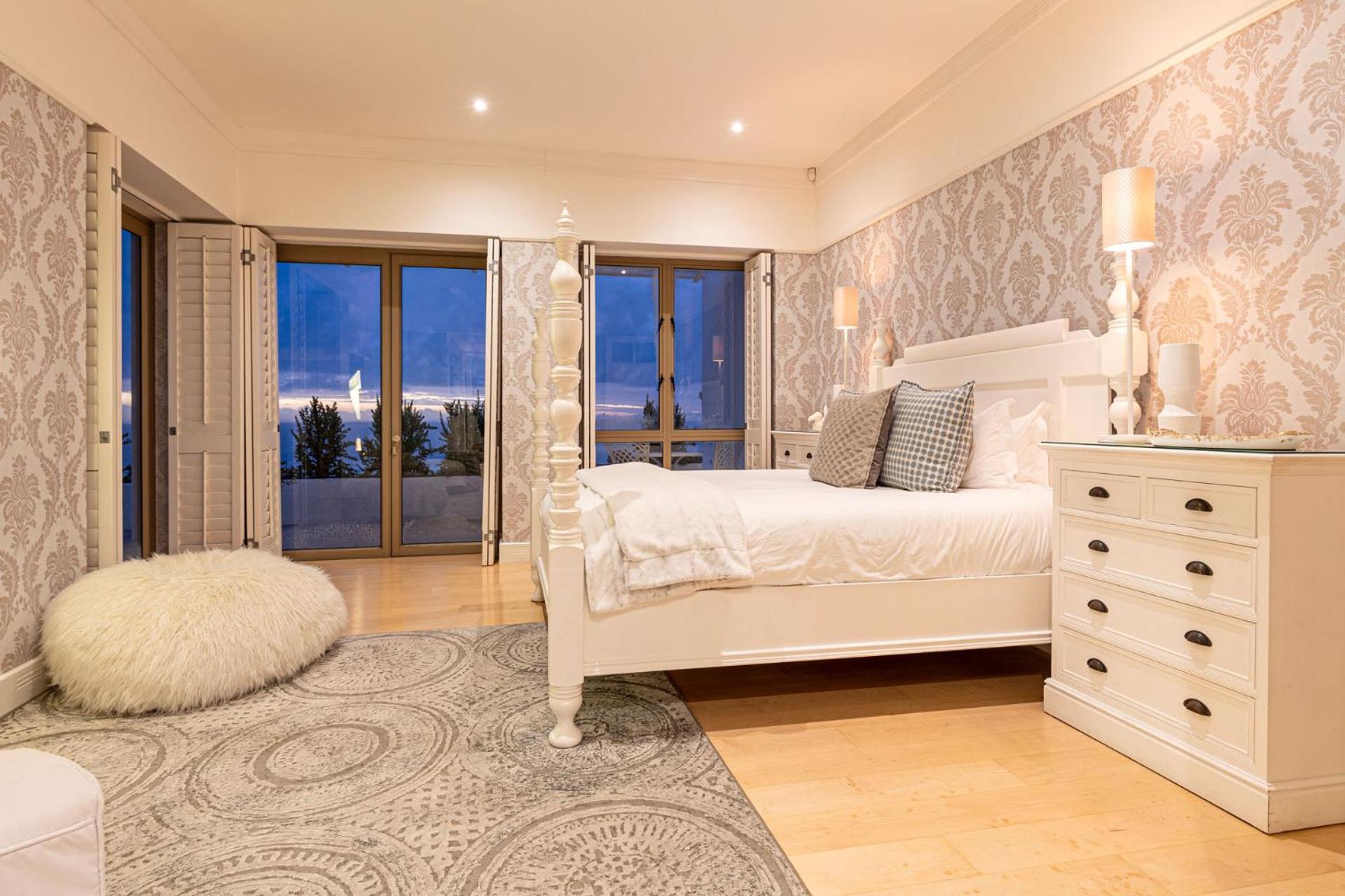 Clifton Yolo Spaces - Clifton Mansion 2*