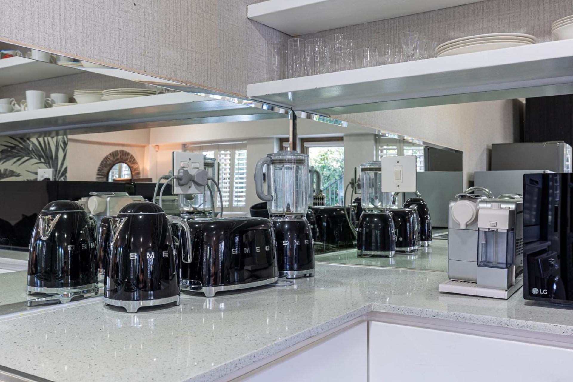 Clifton Yolo Spaces - Clifton Mansion Guest house Cape Town