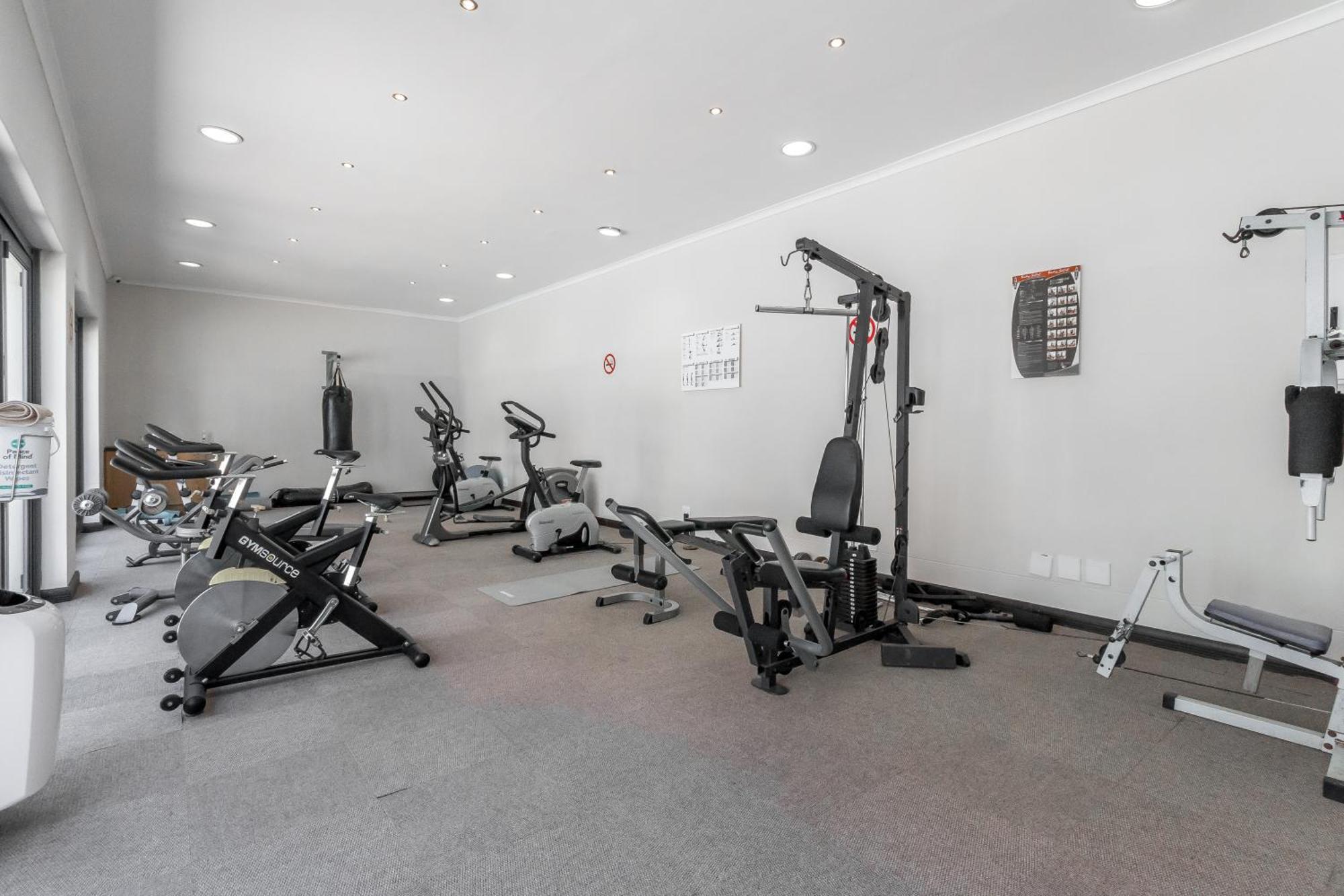 Apartamento Wifi Netflix Cosy Pool Gym Free Parking *