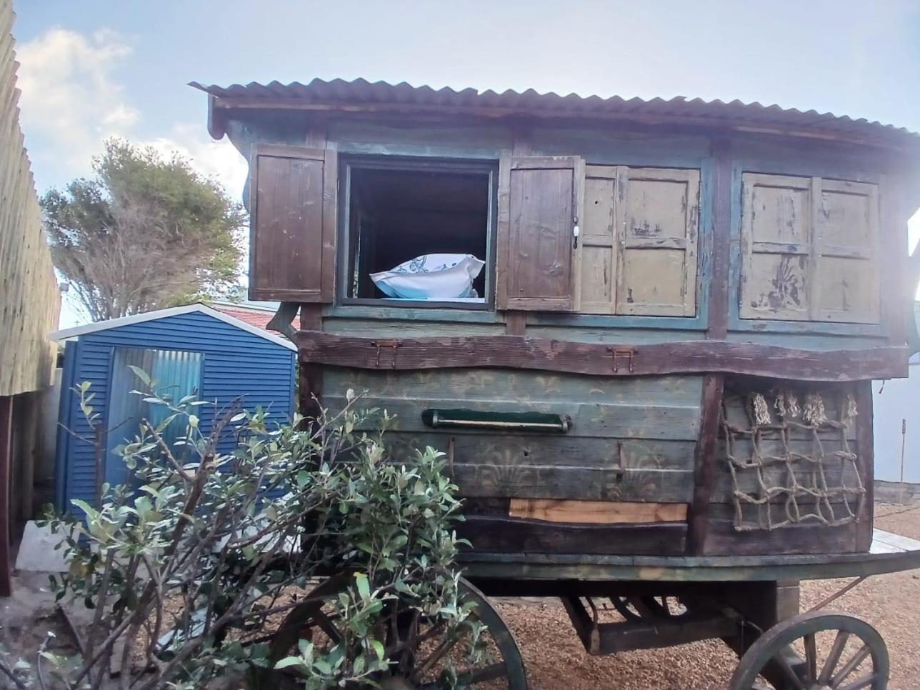 Gypsy Wagons - Surf And Yoga- Kommetjie,cape Town *