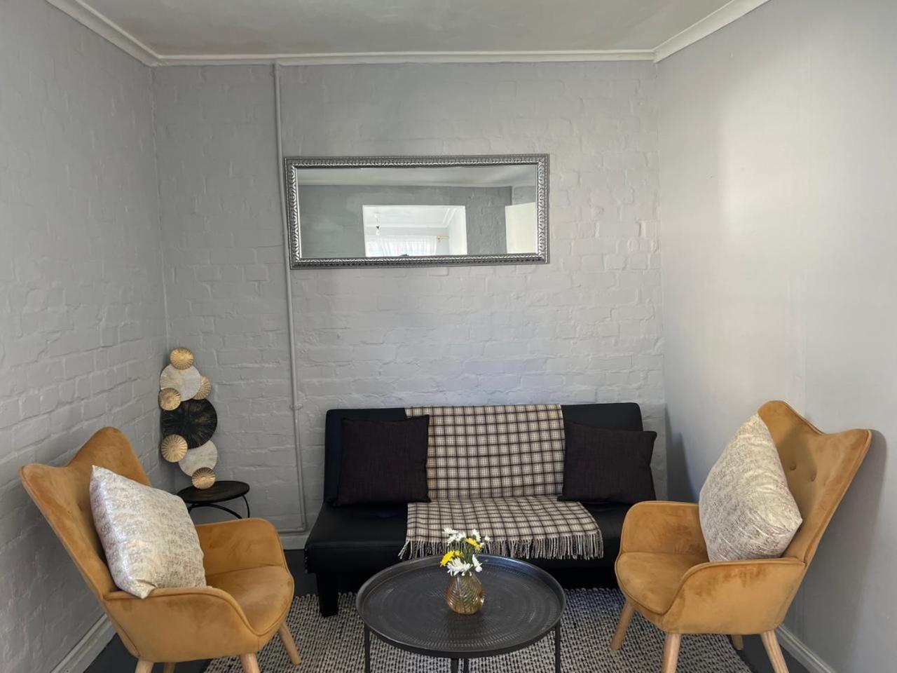 Claremont Apartment *