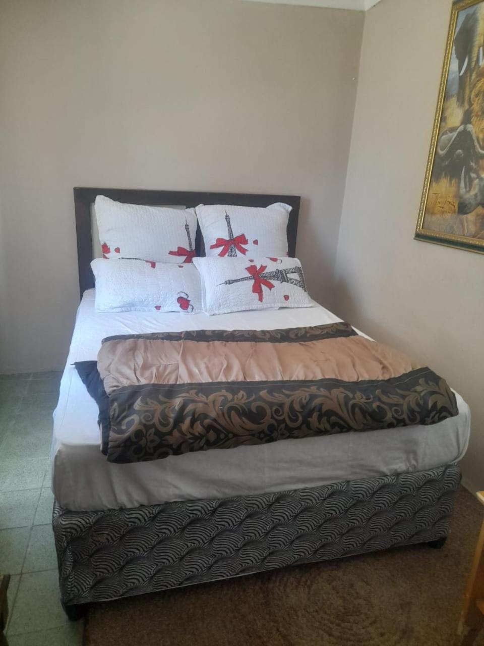 Ludinz Guest Houseselfcateringprowvalley Bed & Breakfast *