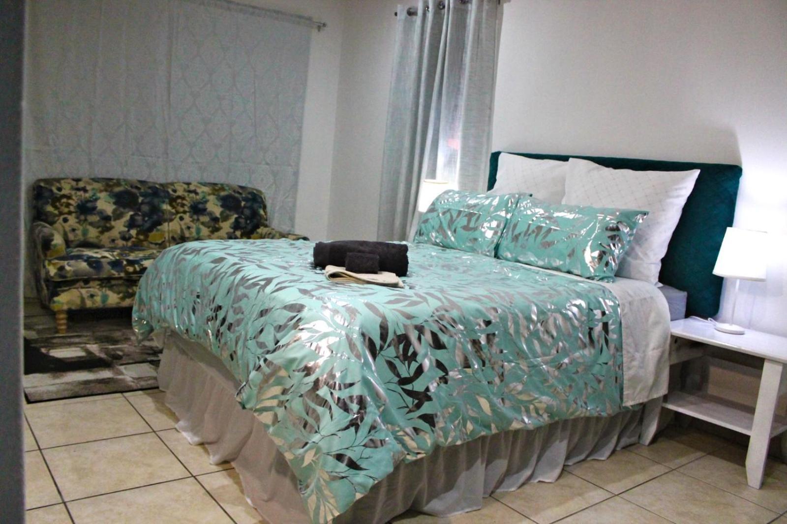 Ludinz Guest Houseselfcateringprowvalley Bed & Breakfast *