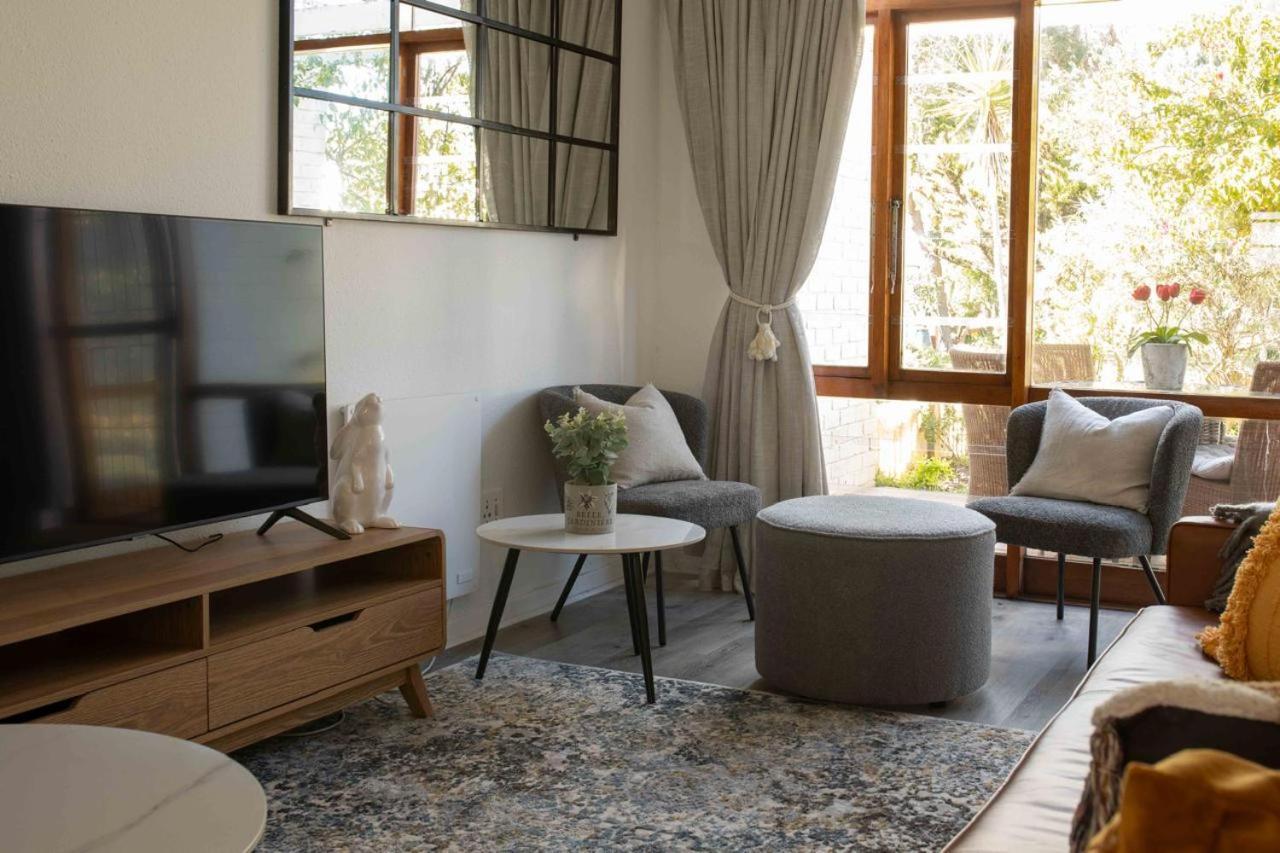 Your Own Space In The Leafy Cape * Cidade Do Cabo