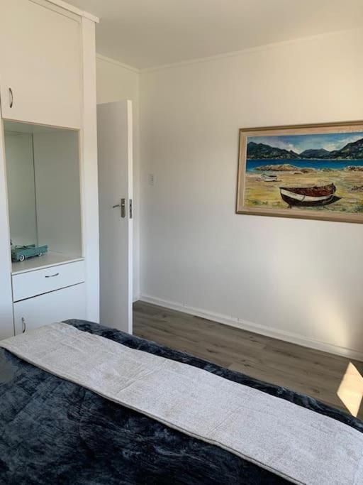 Your Own Space In The Leafy Cape Apartamento
