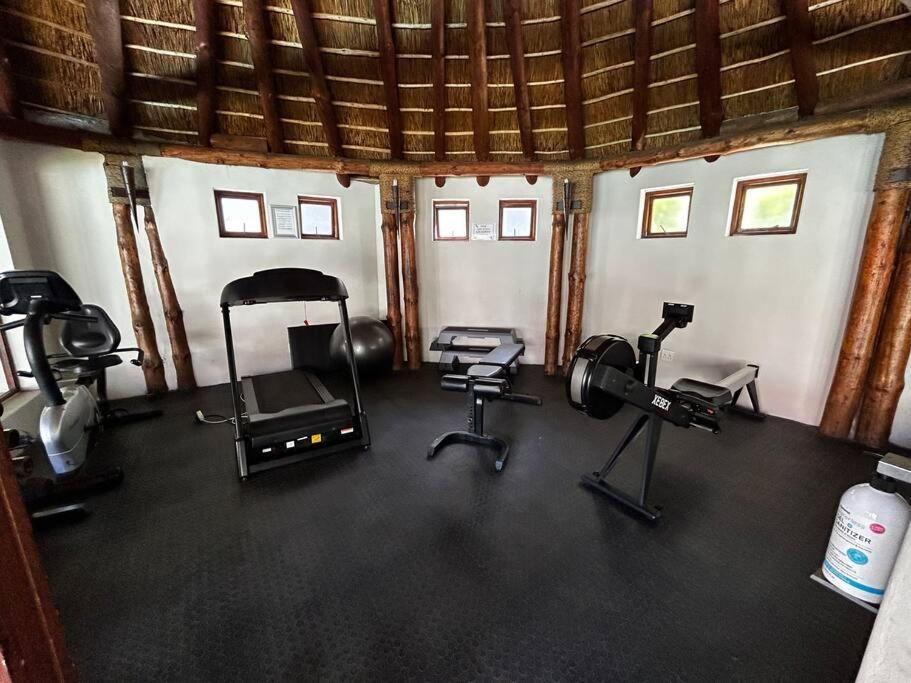 Large 1 Bed Pool Gym Parking Aircon Cape Town